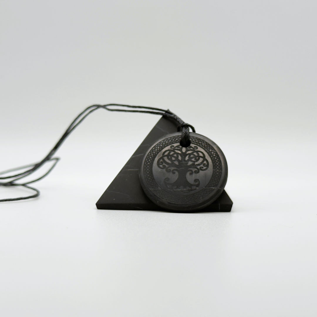 Pendentif en Shungite – Symbole de l'Arbre de Vie 🌳