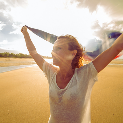 Atelier sur l'abondance et l'énergie. Femme joyeuse et en paix. 