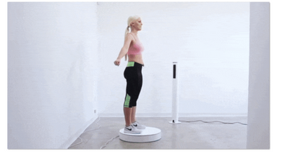 Scanner 3D Styku en action, capturant des mesures corporelles précises d'un utilisateur pour une analyse détaillée de la santé et de la forme physique.